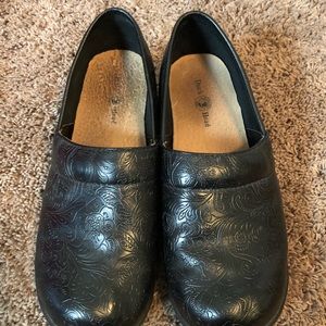 Duck head nursing shoes